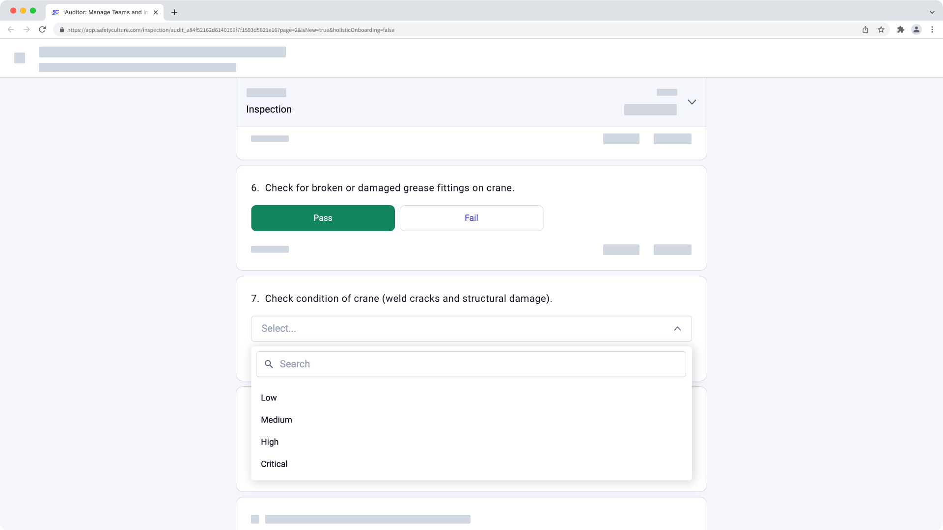 Un conjunto de respuestas personalizadas a una pregunta de opción múltiple, que se muestra en una lista desplegable en la aplicación web.