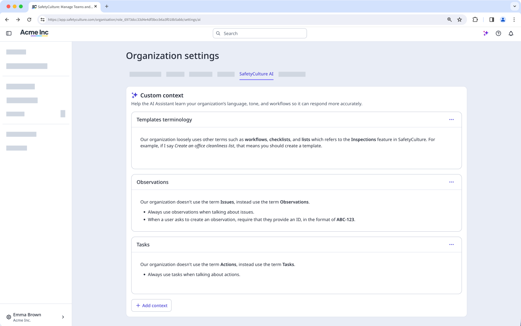 Personnalisez les réponses de l'assistant IA afin de vous assurer qu'elles sont pertinentes pour votre organisation à l'aide de contextes personnalisés via l'application Web.