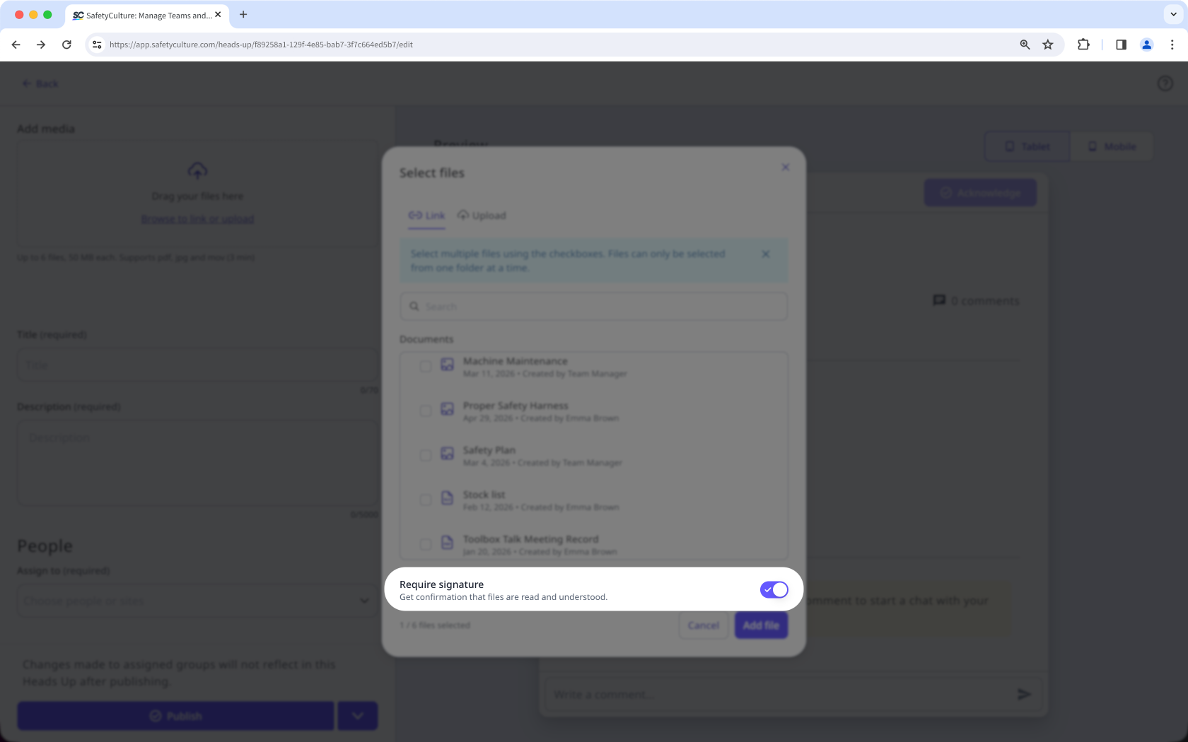 La página Crear Aviso abierta y mostrando la opción de requerir firmas al vincular archivos a un Aviso.