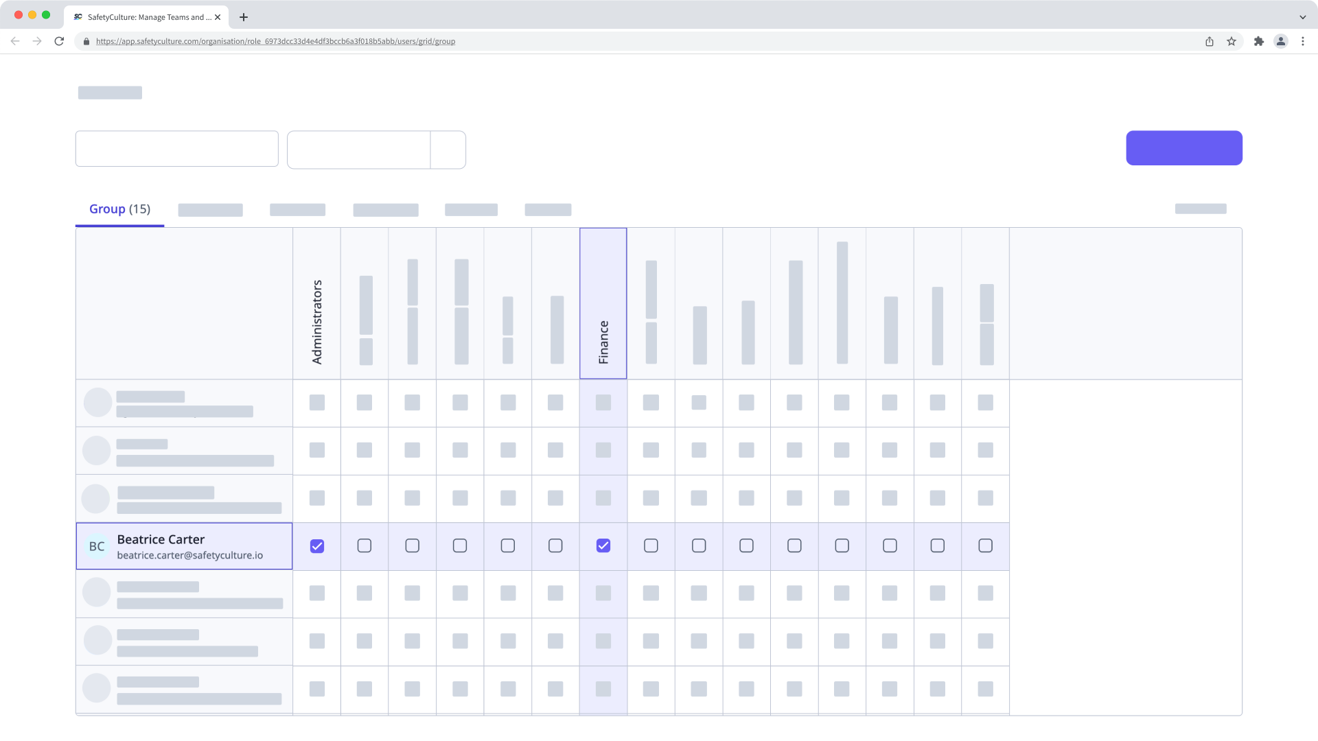 Ajouter ou supprimer de façon groupée des utilisateurs à l'aide de la matrice de groupe via l'application Web.
