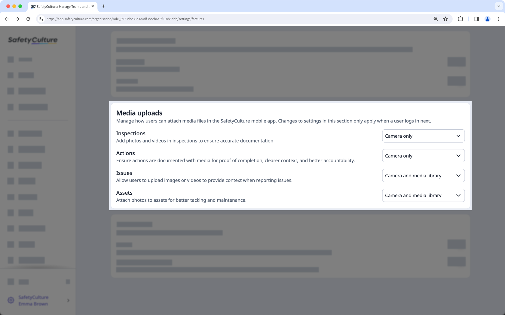 Gérer les importations de fichiers multimédias via l'application Web.