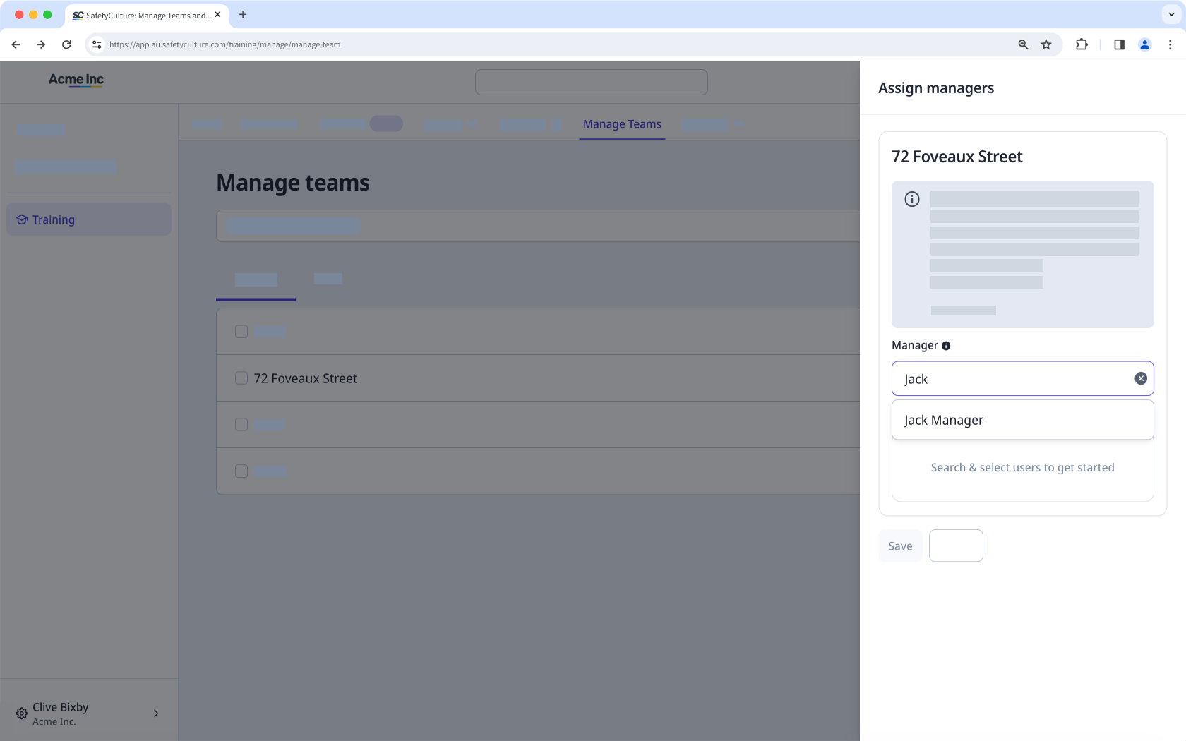 Mithilfe der Web-App einen Team-Manager zu einem Standort zuweisen.
