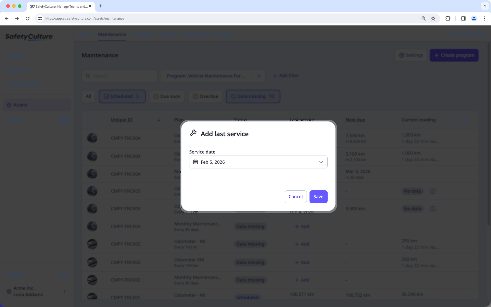 Introduzca los detalles del último servicio de un activo a través de la aplicación web.