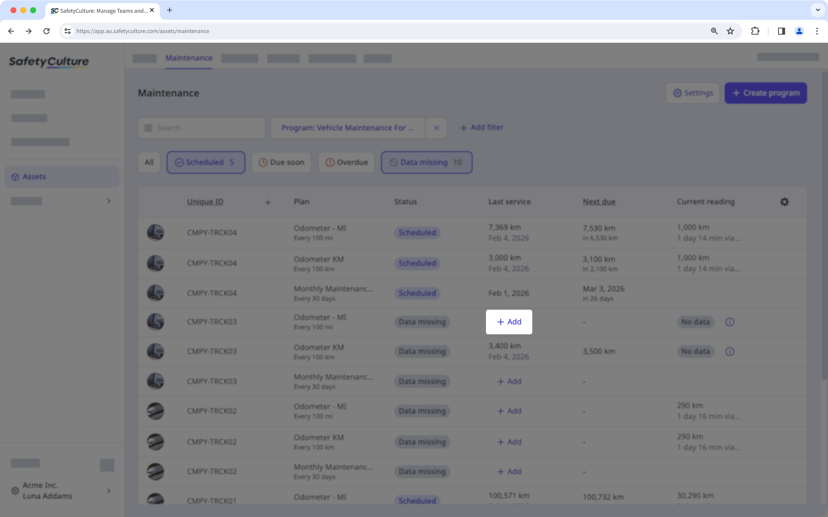 Añada los detalles del último servicio de un activo a través de la aplicación web.