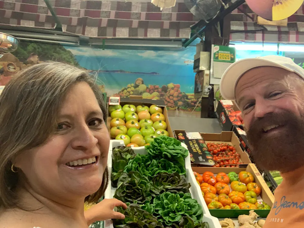 Fresh produce and friendly faces at Jeffrey’s neighborhood mercado.