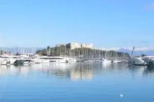 A sunny afternoon in Antibes, with Fort Carré in the center.
