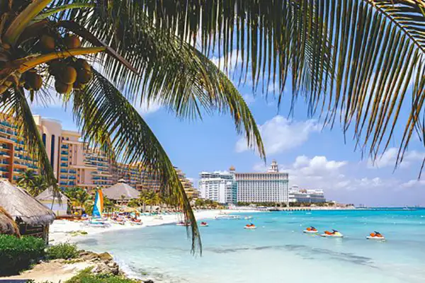 Cancún’s beaches draw vacationers from across the globe. ©iStock/pawel.gaul