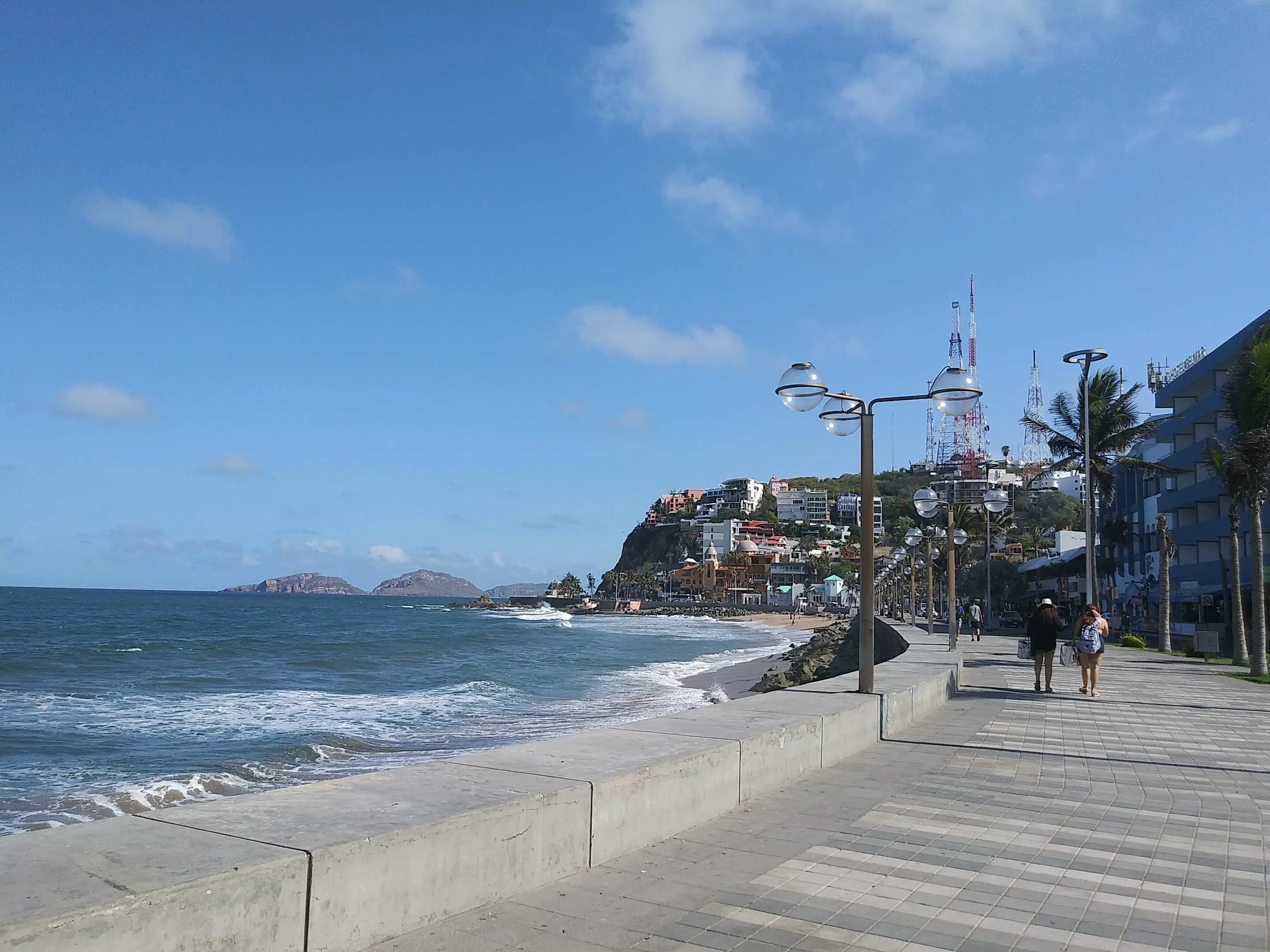 The scenic malecón in Mazatlán: A perfect spot for a leisurely stroll.