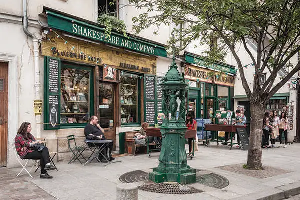 Shakespeare and Company is a lovely spot to soak up atmosphere. ©Sergio Hernan Gonzalez/iStock