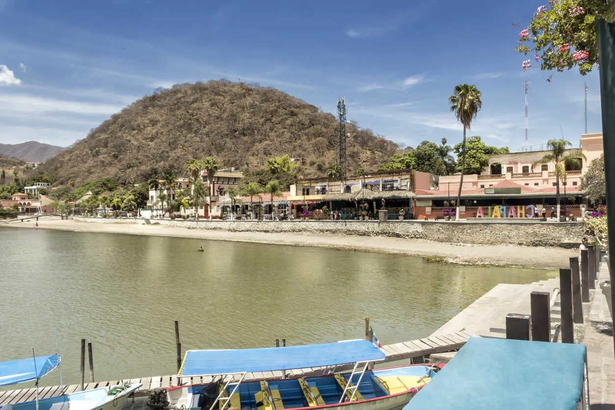 John and Mary made their home in the town of Chapala, on the shores of the lake with the same name.