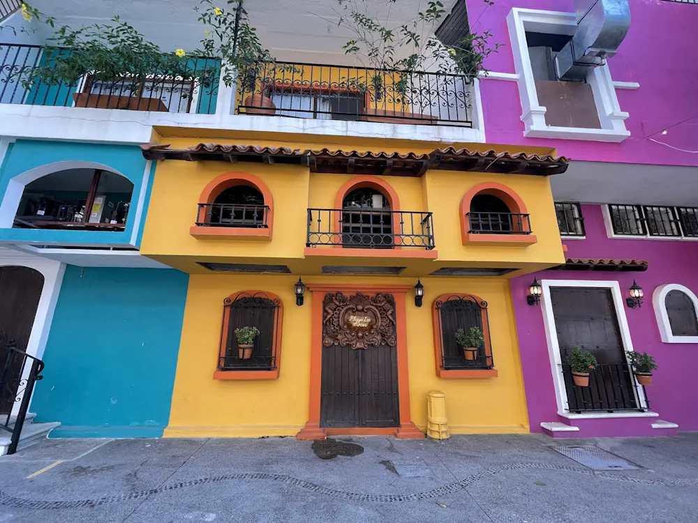 Sip mezcal, shop local, and hit the beach—all within walking distance in this lively hub.