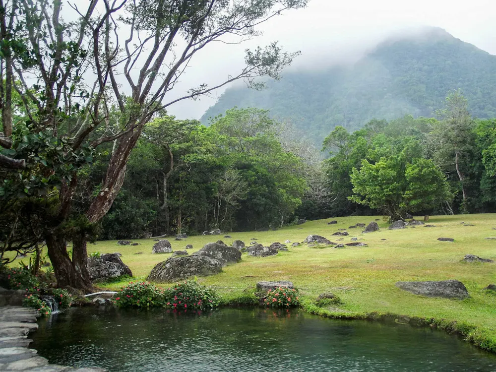 Lush trails and misty peaks surround El Valle’s ancient volcanic crater.
