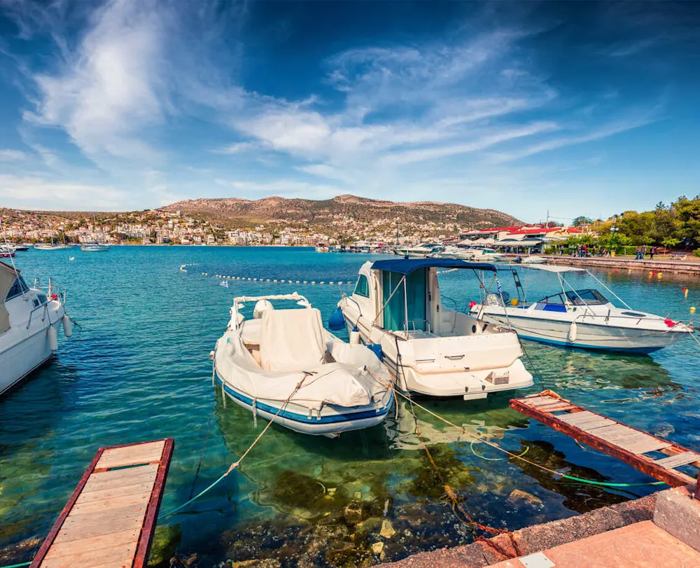 Porto Rafti: A coastal city with a holiday vibe.
