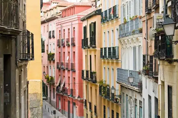 The Lavapies neighborhood offers rentals at reasonable prices. ©iStock/fotoVoyager