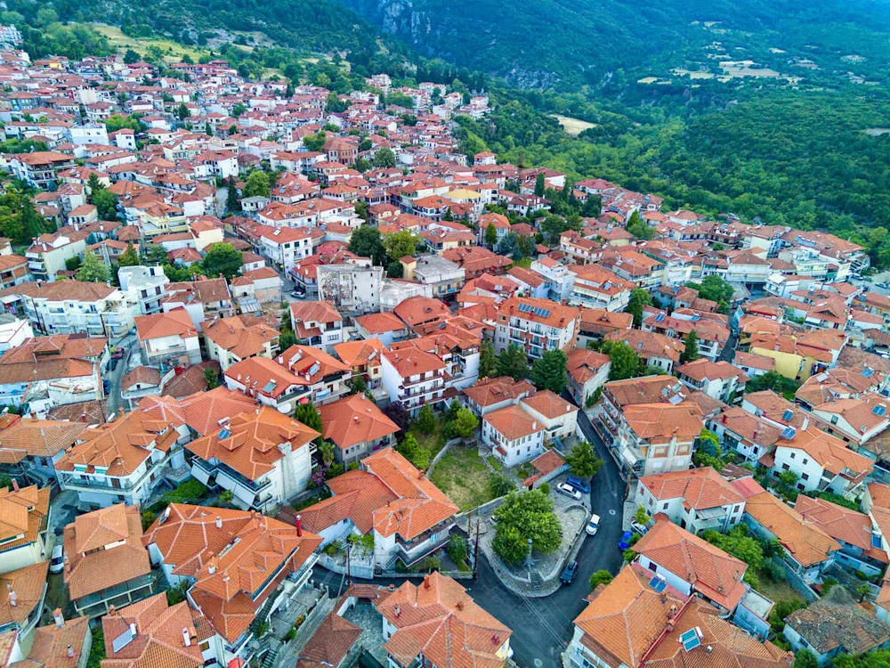 Charming narrow streets and traditional homes give Litochoro its cozy, village-like feel.