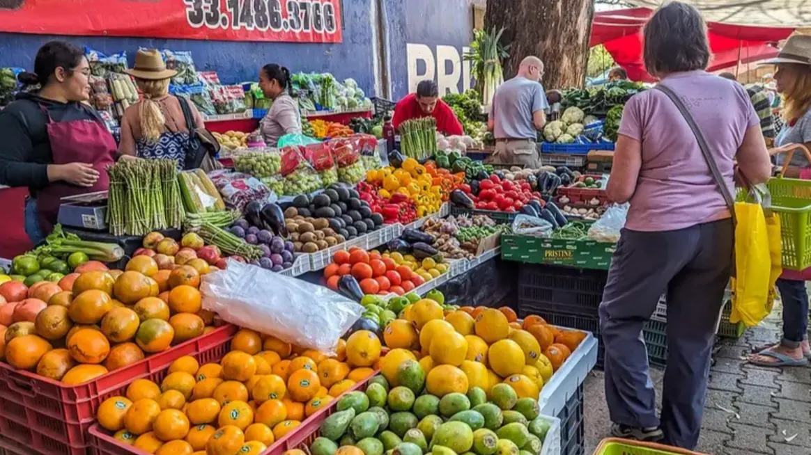 The produce stands of Ajijic sell delicious fresh fruit and vegetables.