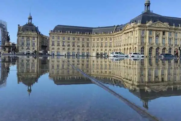 Outside the Place de la Bourse, Bordeaux boasts the world’s largest water mirror, a popular destination on hot summer days.