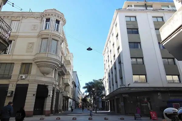 In Montevideo’s Ciudad Vieja you find both historic and modern buildings.