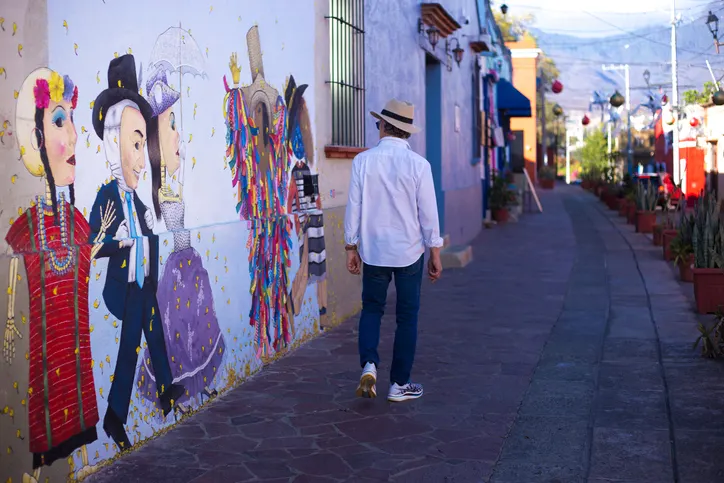 Donna resides in Xochimilco, an older neighborhood renowned for its colorful murals.