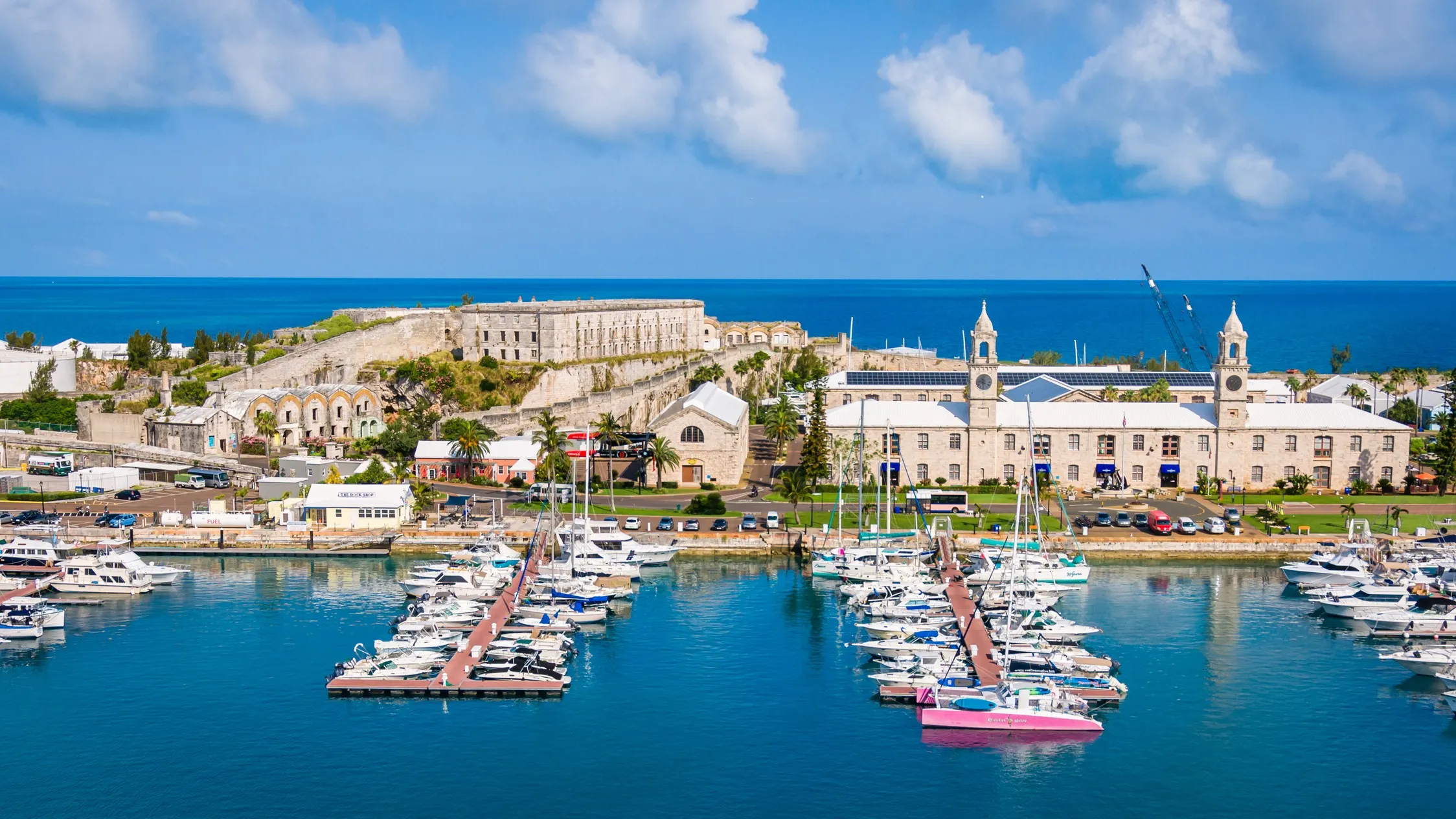 After a recent stop in Burmuda, Sophie and Ryan are continuing their sailing adventures and heading north, to Canada