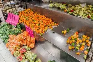 Mérida's main market, Lucas de Galvez, covers 156,000 square feet and has over 2000 vendors that sell fruits, vegetables, meat, fish, seasonings, pots, baskets, animals, shoes, clothes...and more.