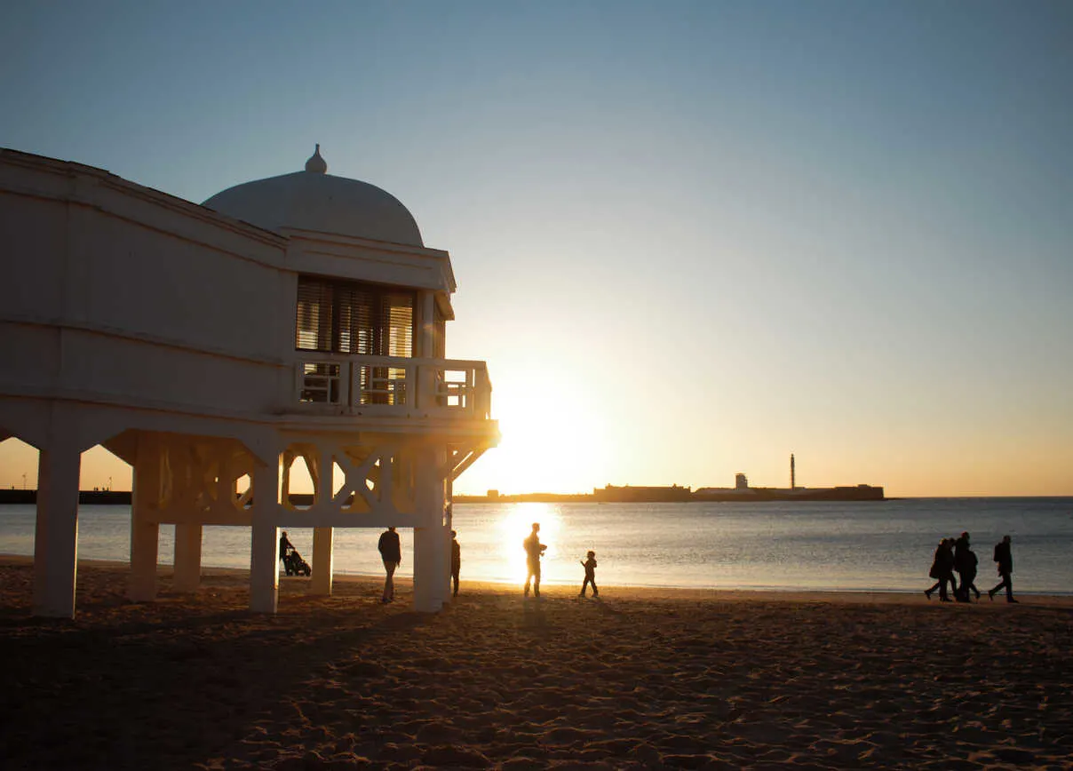 Locals gather at Playa de la Caleta for golden sunsets and quiet evening strolls.