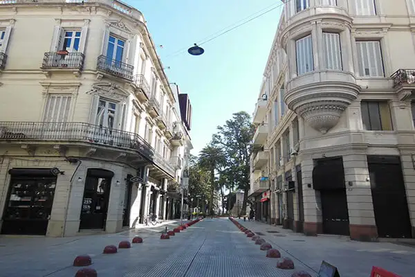Alzáibar Street leading to Plaza Zabala.