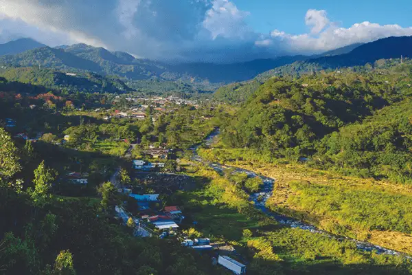 The highland of Panama, where Jeff and Linda live is a paradise for bird watchers. ©DAVOR LOVINCIC/iStock