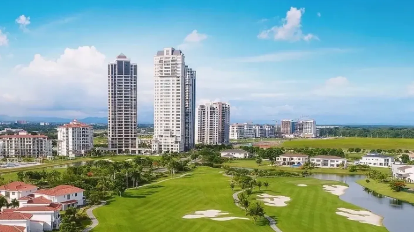 The only true country club in or around Panama City, Santa Maria offers green, comfortable living for professionals, retirees, and young families.