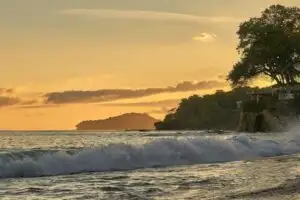 About 30 nautical miles from Ocean Reef you can explore the Pearl Islands, many of which are uninhabited white-sand paradises.