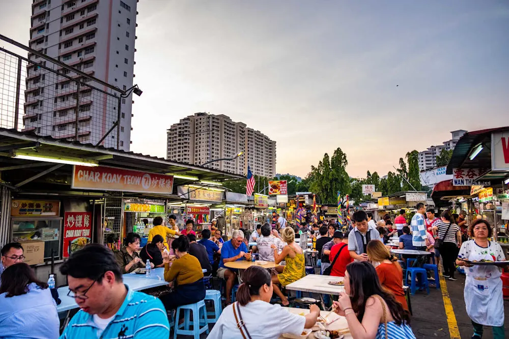 Peaceful strolls and late-night bites in expat-friendly towns.