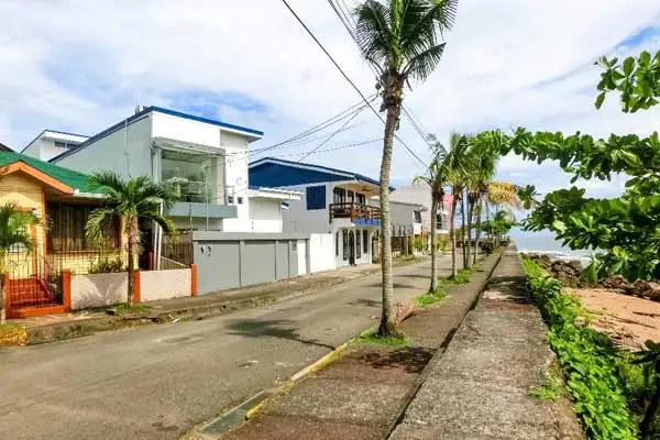A typical street in Puerto Limon ©iStock/Marina113