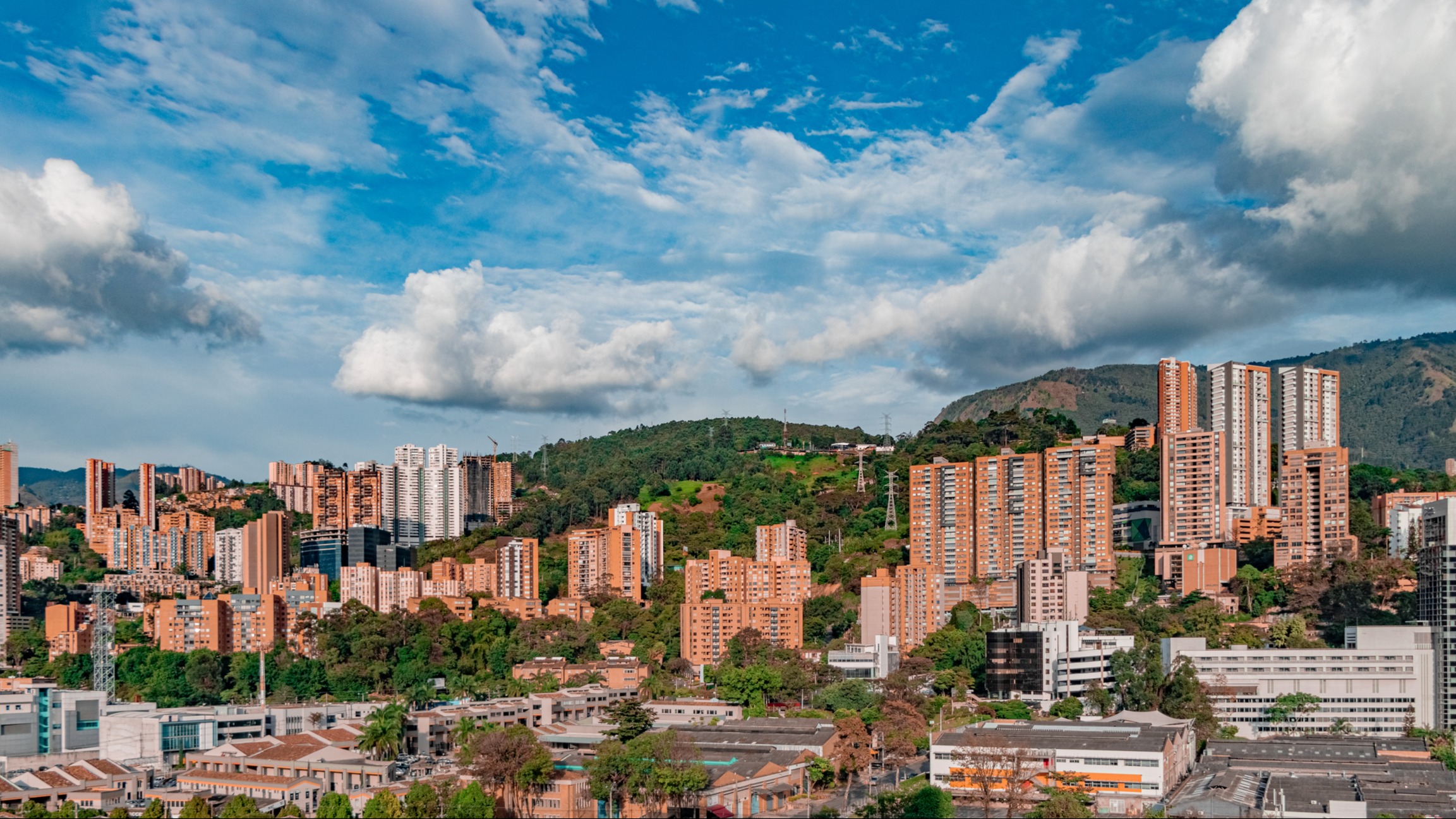 Colombia: 3 Reasons Why You Should (and 4 Reasons You Shouldn't) Live Here