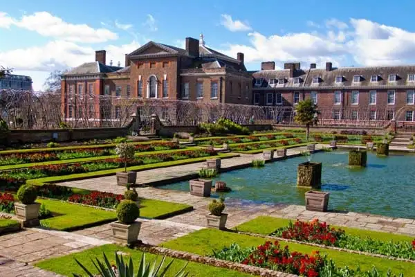 The beautiful greenery of Kensington Palace offers a refreshing change of scenery in the sprawling urban backdrop of London city.