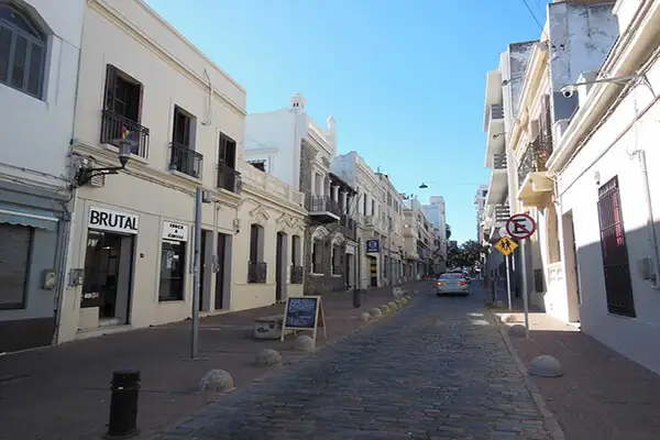 Washington Street, connecting Plaza Zabala and Perez Castellano.