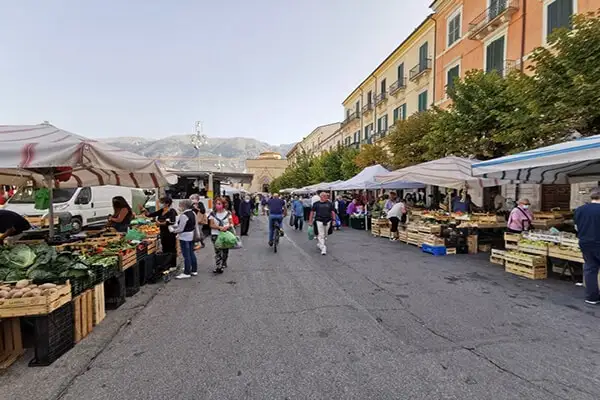 Every Wednesday and Saturday, Sulmona’s Piazza Garibaldi hosts a large open air market.