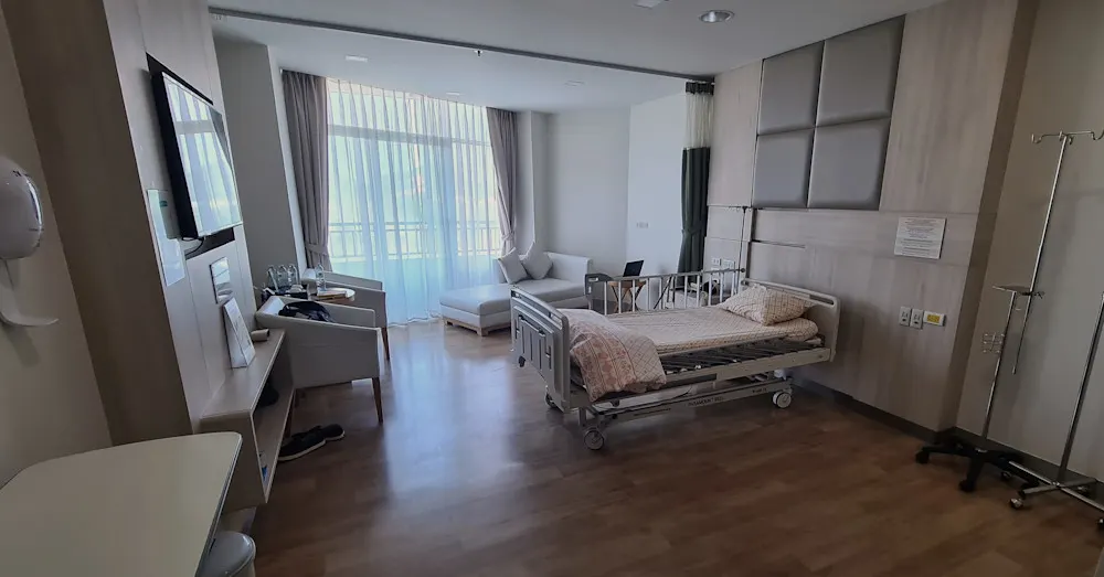 Thailand vs. U.S.: My Two Hip Surgeries Compared