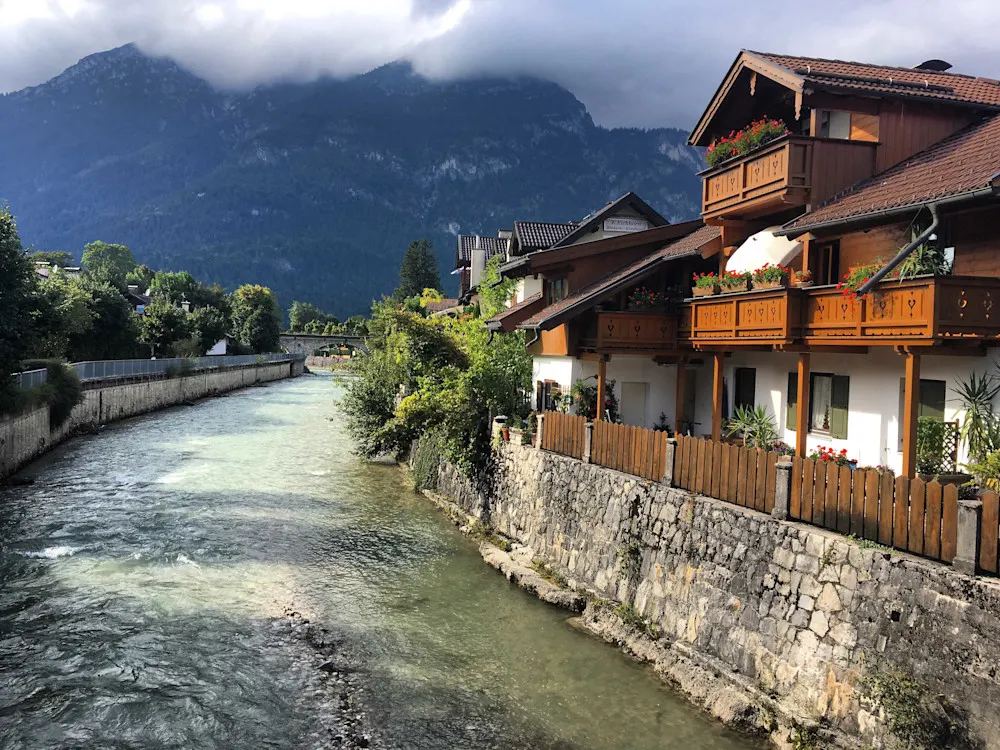 The scenic Wankberg trail above Lake Eibsee.
