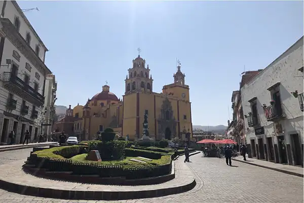 Plaza de la Paz, in the heart of Guanajuato’s centro, features sidewalk restaurants and views of the basilica.