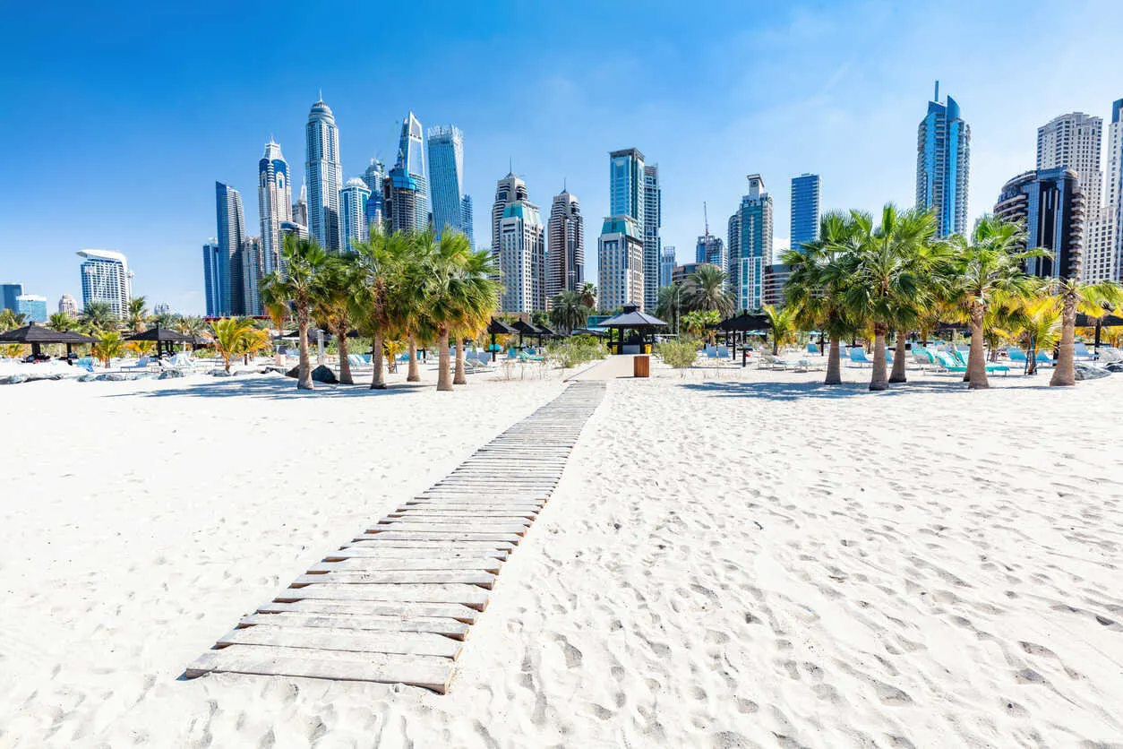 From pristine beaches to vibrant waterfront lounges, Dubai offers a unique coastal lifestyle.