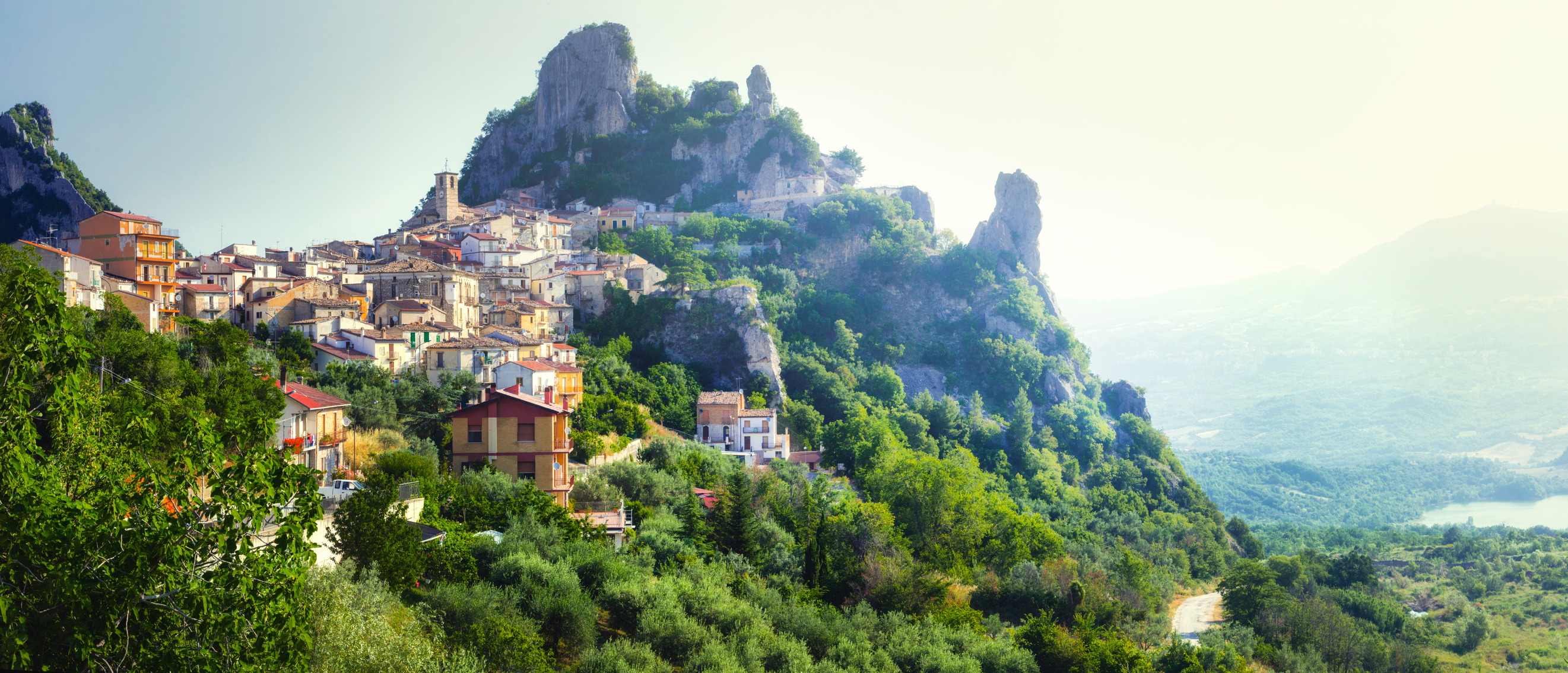 Abruzzo, Italy: Retire, Lifestyle and Cost of Living Information 2023, image size:1800x600