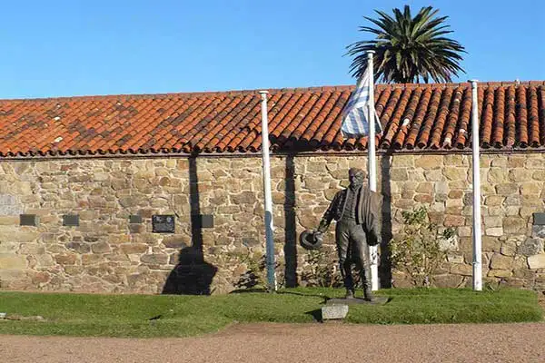 Statue of Uruguay’s national hero, Artigas, in Maldonado City. ©David Hammond