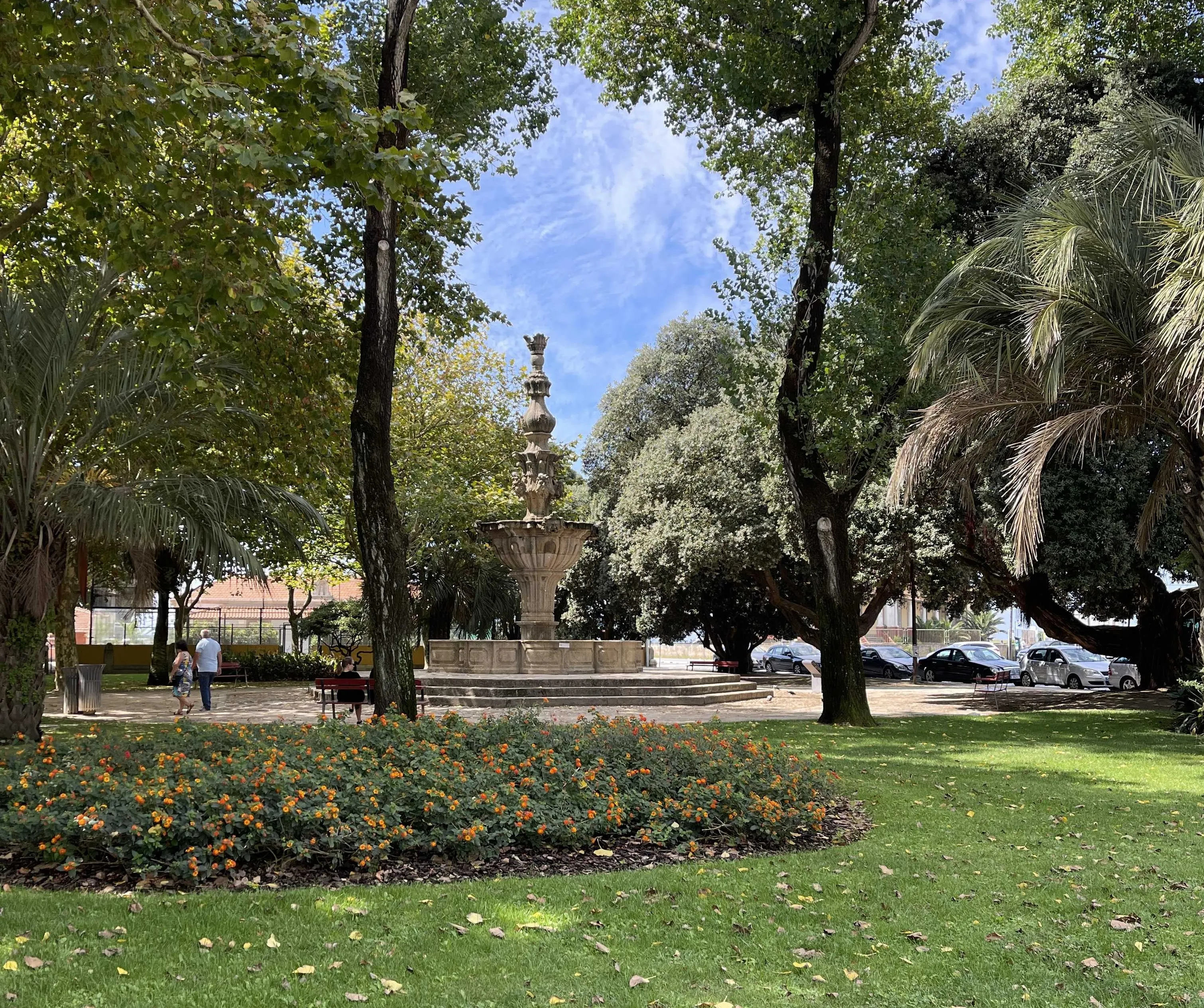 The city’s west side offers modern living, riverside calm, and the seaside beauty of Foz do Douro.