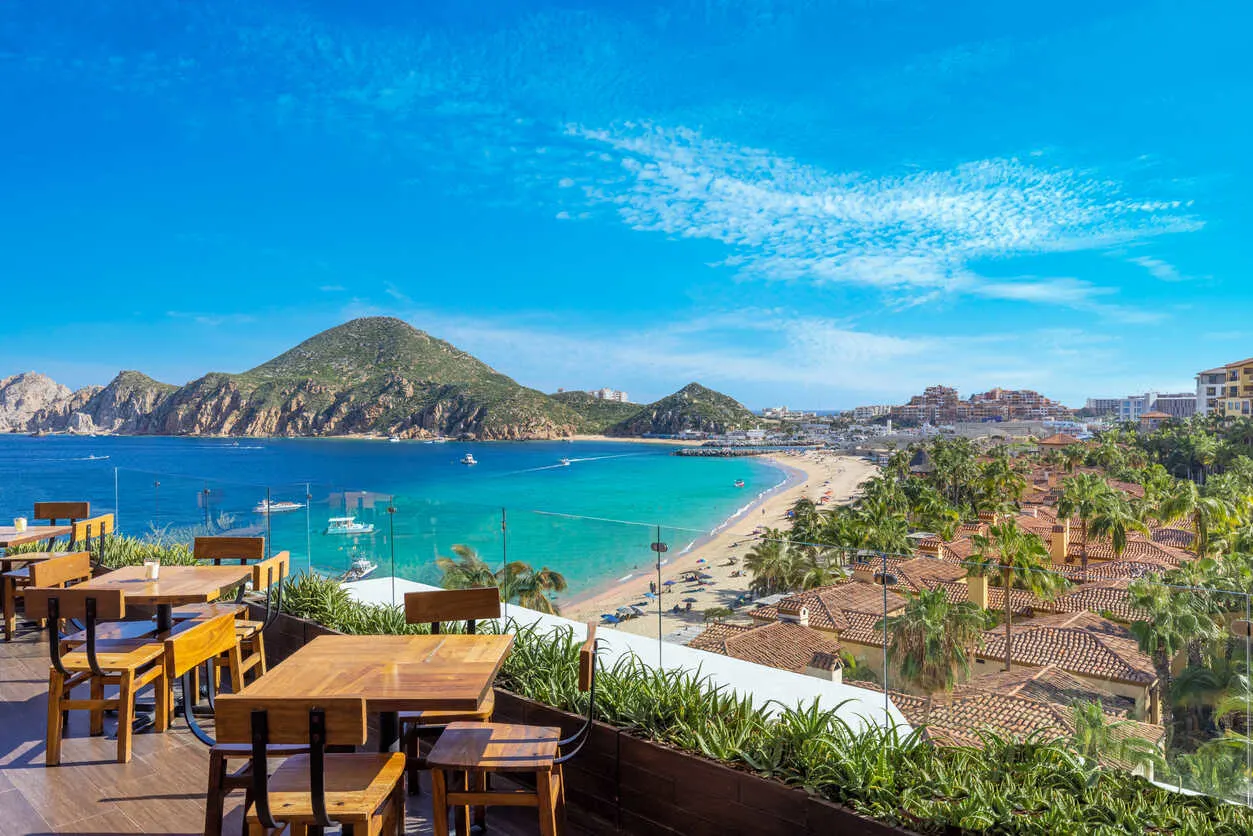 Boating, fishing, snorkeling offshore…gourmet dining, shopping, nightlife onshore. In Cabo, there’s something for every interest and taste.