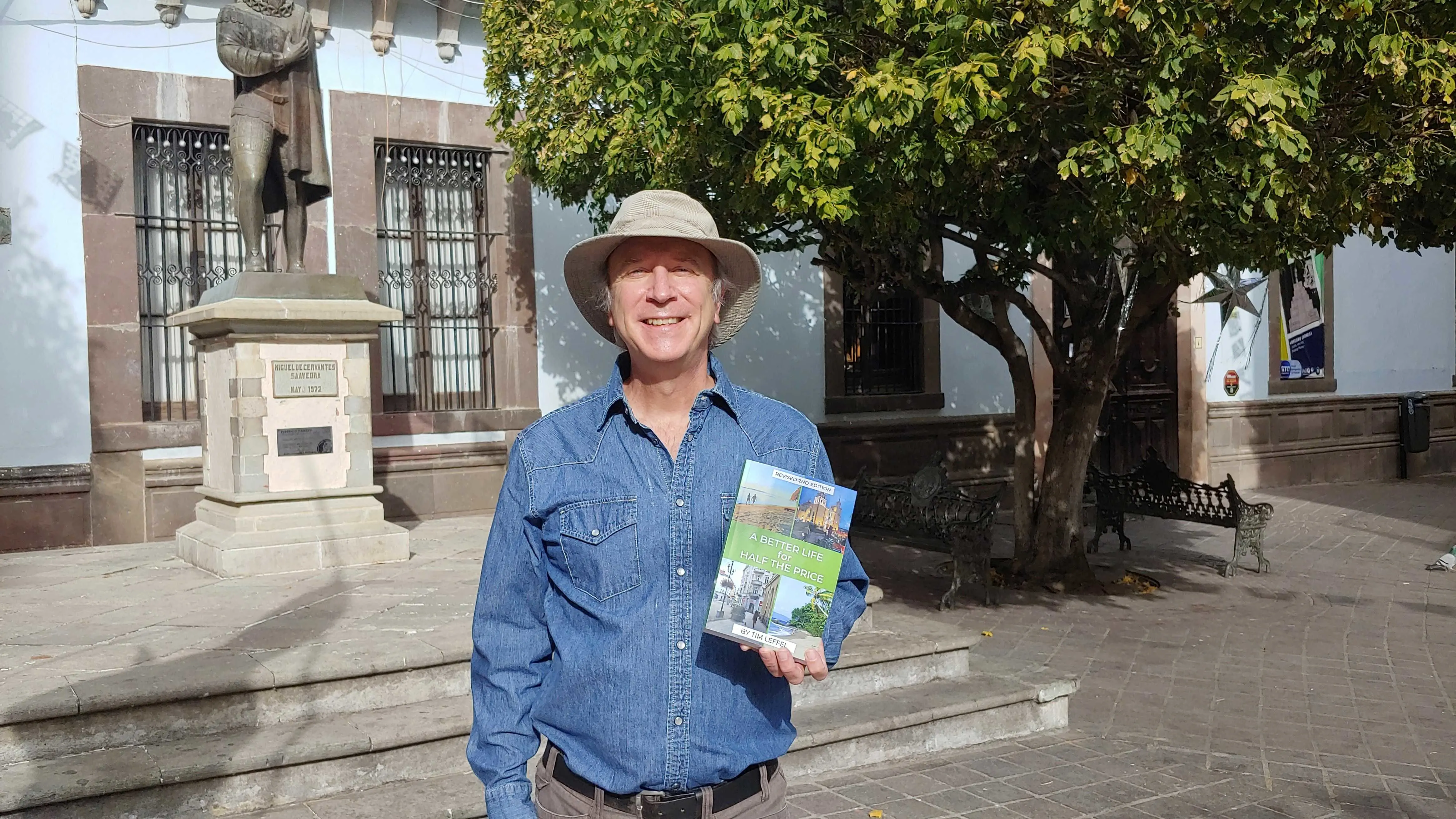 Tim Leffel with his book, A Better Life for Half the Price, in Guanajuato.