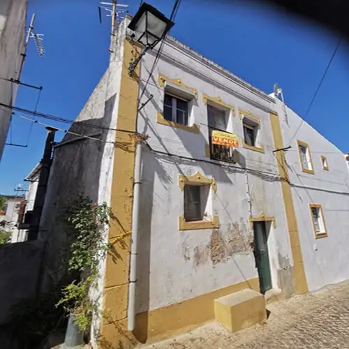 This house has an asking price of €22,000 ($25,789). It’s been on the market for a while and might be worth trying an offer of €15,000 to €16,000 ($17,583 to $18,755).