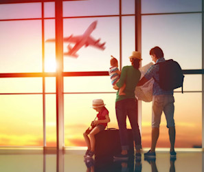 Traslado Aeropuerto Málaga a Marbella con Silla de Bebé | Nomada Travel Differently