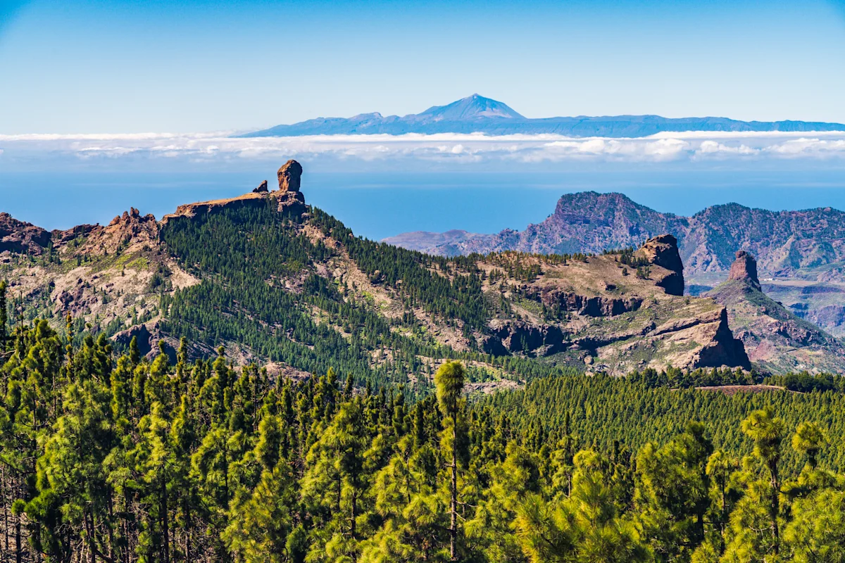 Färgstark och naturskön utsikt över Roque Nublo och El Teide-Tejeda, Gran Canaria