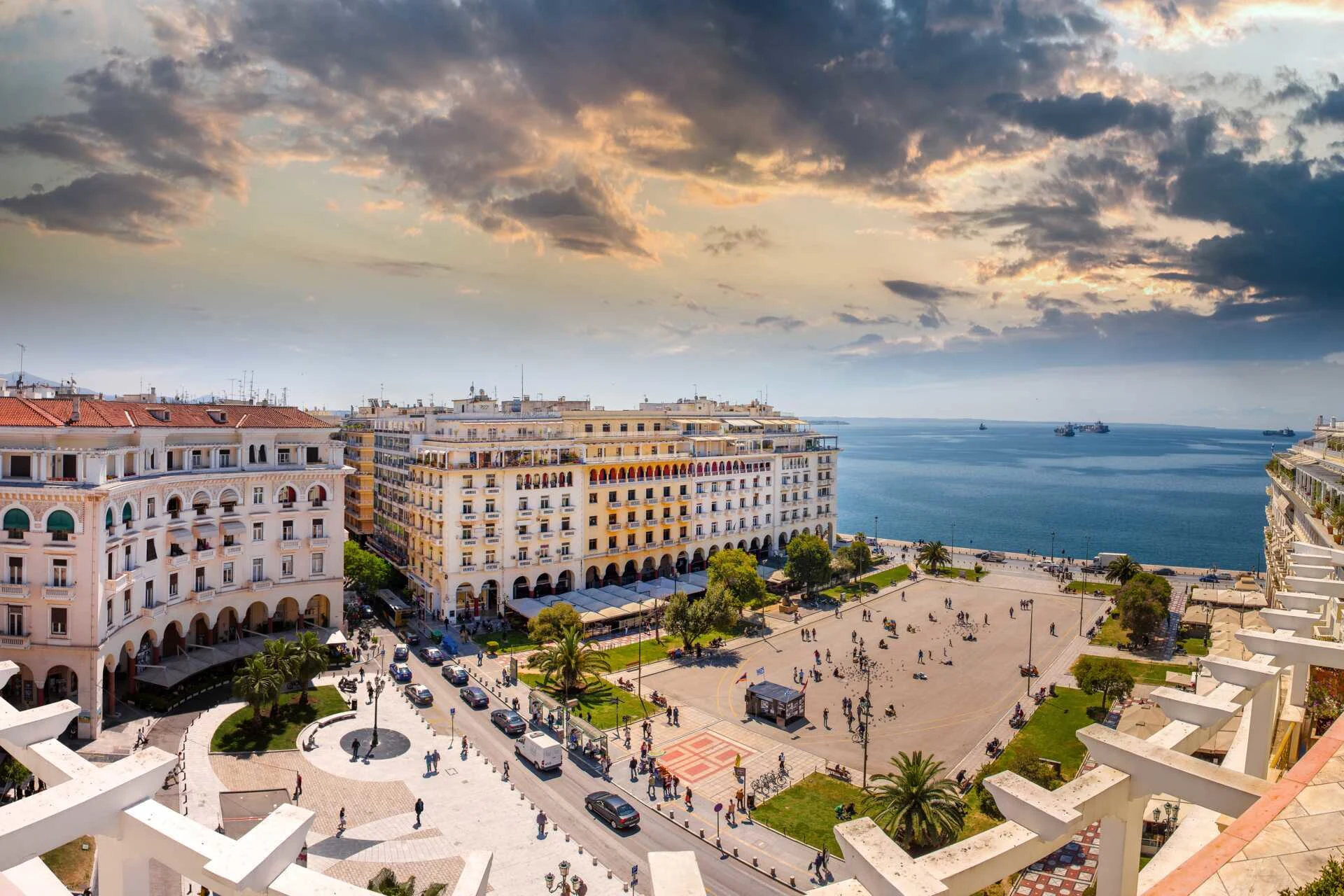 torget og havet ved Thessaloniki