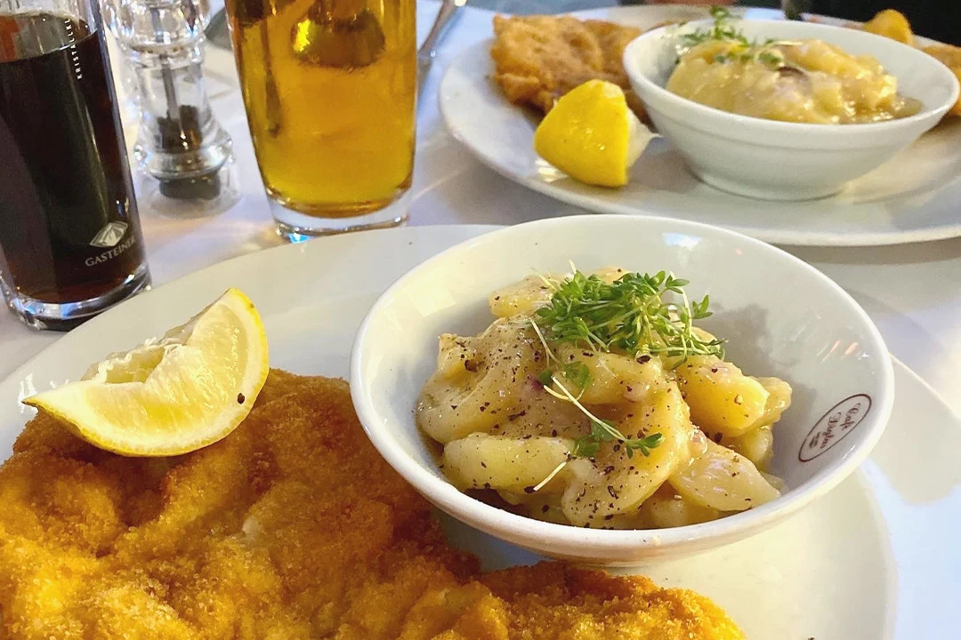 Klassisk snitzel med tillbehör
